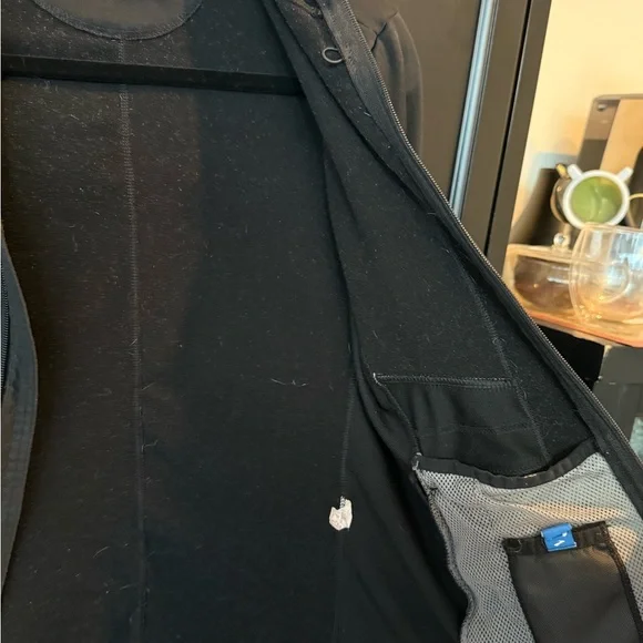 Women's Brooks Reflective Full Zip Black Running Jacket, Small, Fair Condition - Picture 12 of 13